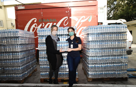 Coca-Cola doa 25 mil garrafas de água para a Saúde