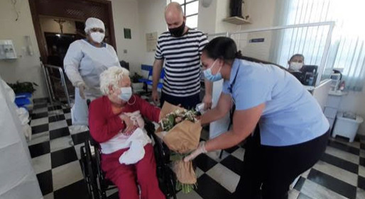 Emoção toma conta de dona Oralina na alta do São Vicente