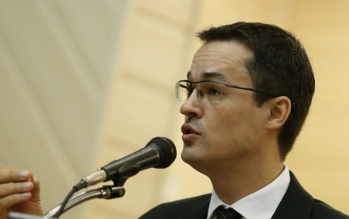 Conselho do MP pune Dallagnol por posts contra Calheiros