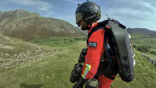 Paramédicos testam traje voador para resgatar vítimas
