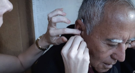 Pacientes de Cabreúva já recebem aparelhos auditivos da Ateal
