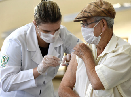Vacina contra gripe volta nesta segunda-feira